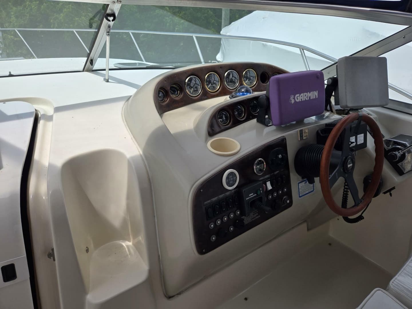 1999 Rinker 330 Fiesta Vee