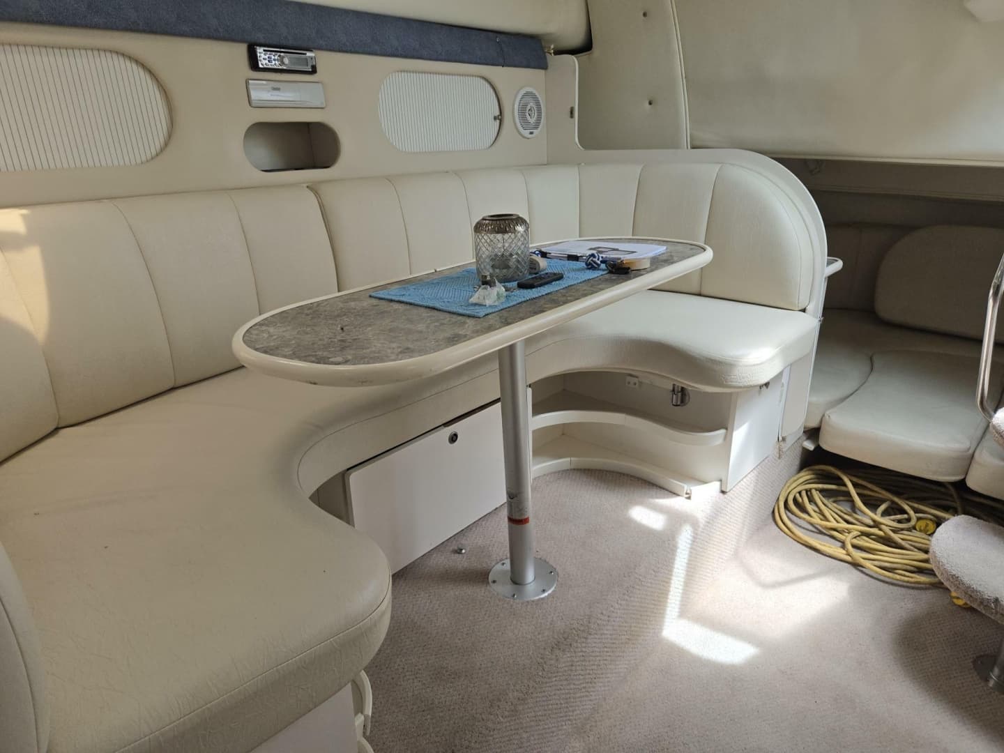 1999 Rinker 330 Fiesta Vee