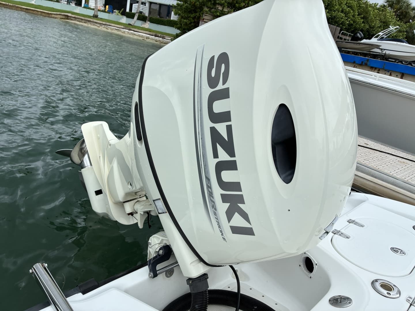 2004 Boston Whaler 220 Dauntless