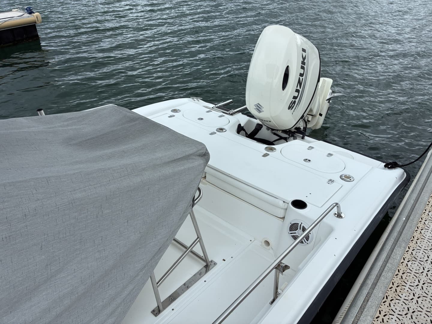 2004 Boston Whaler 220 Dauntless