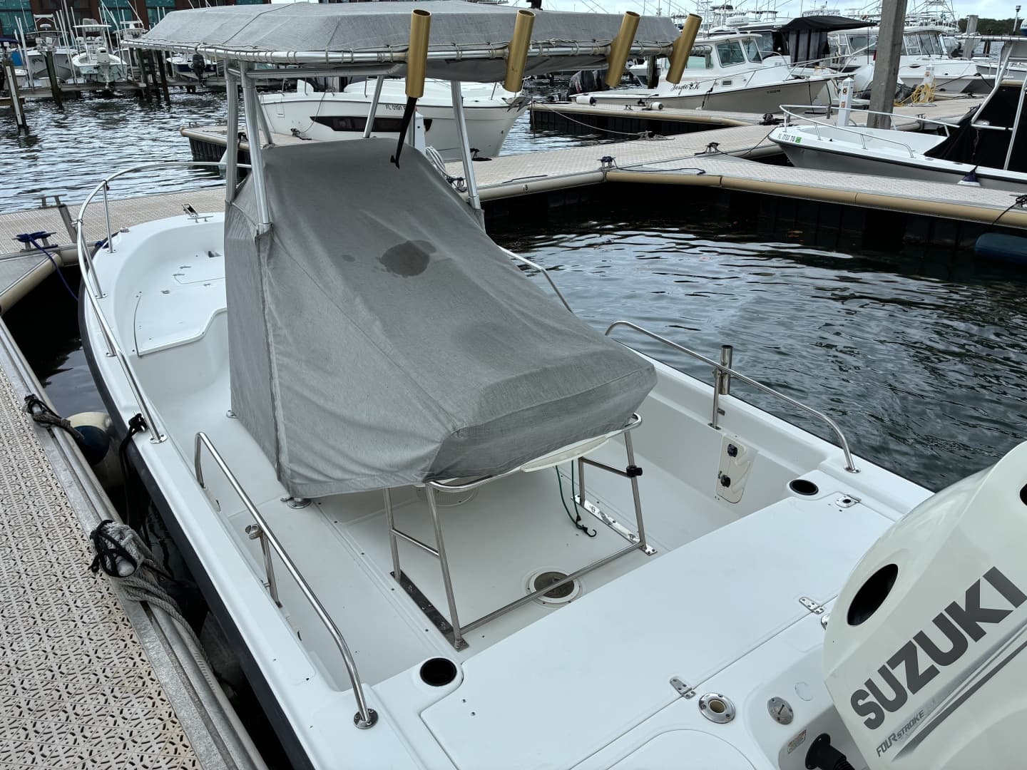 2004 Boston Whaler 220 Dauntless