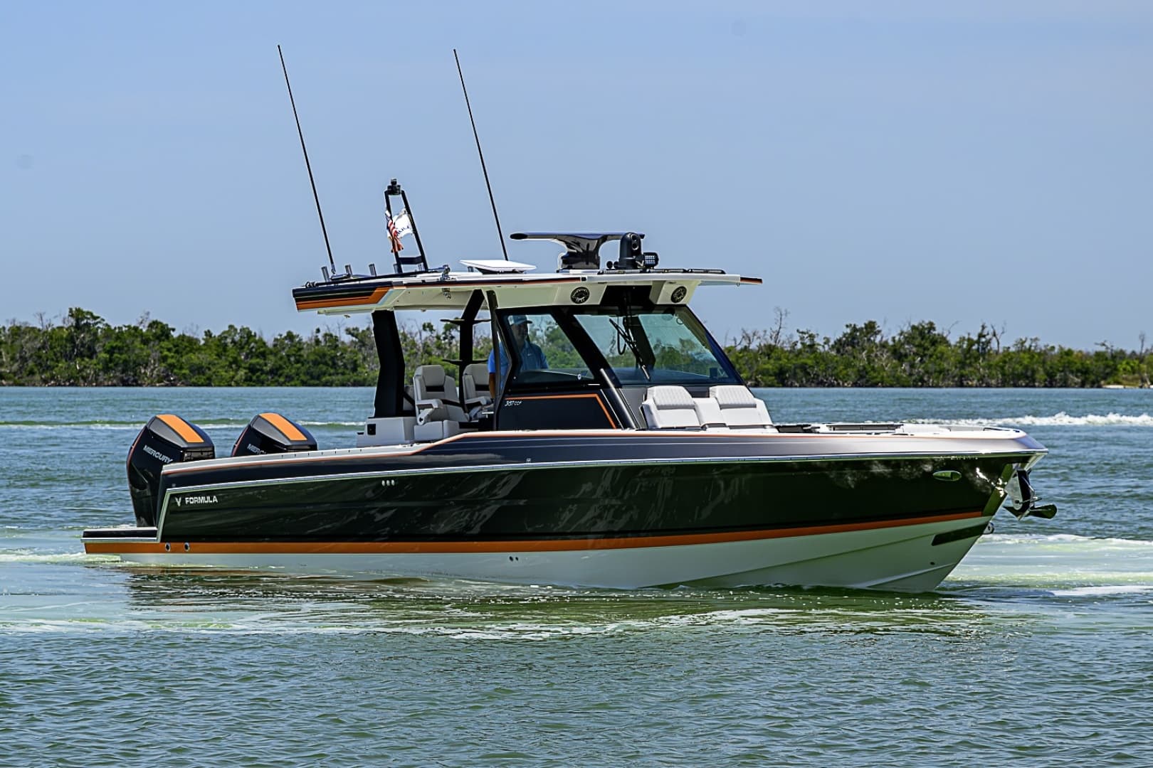 2024 Formula 387 Center Console Fish