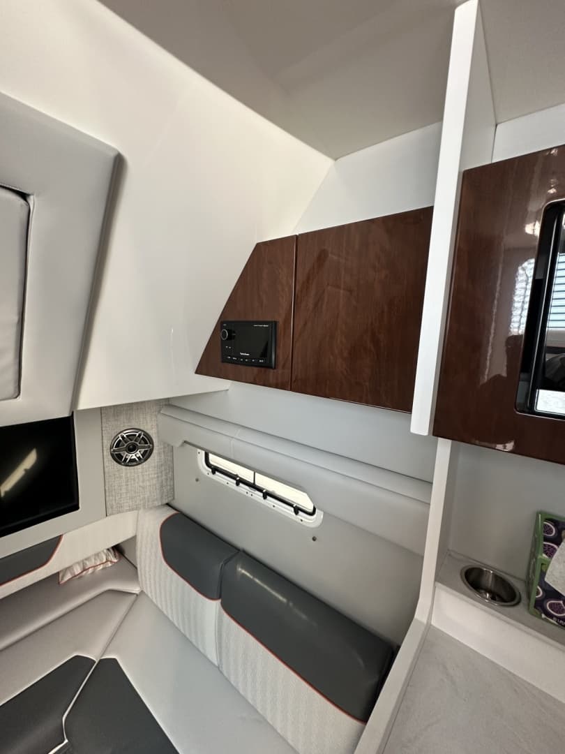2024 Formula 387 Center Console Fish