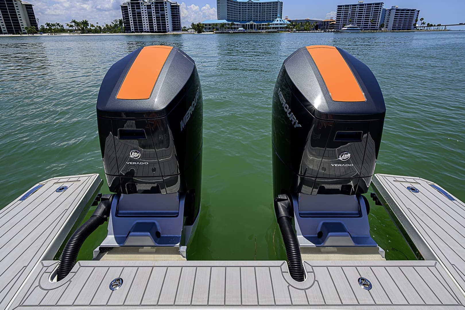 2024 Formula 387 Center Console Fish
