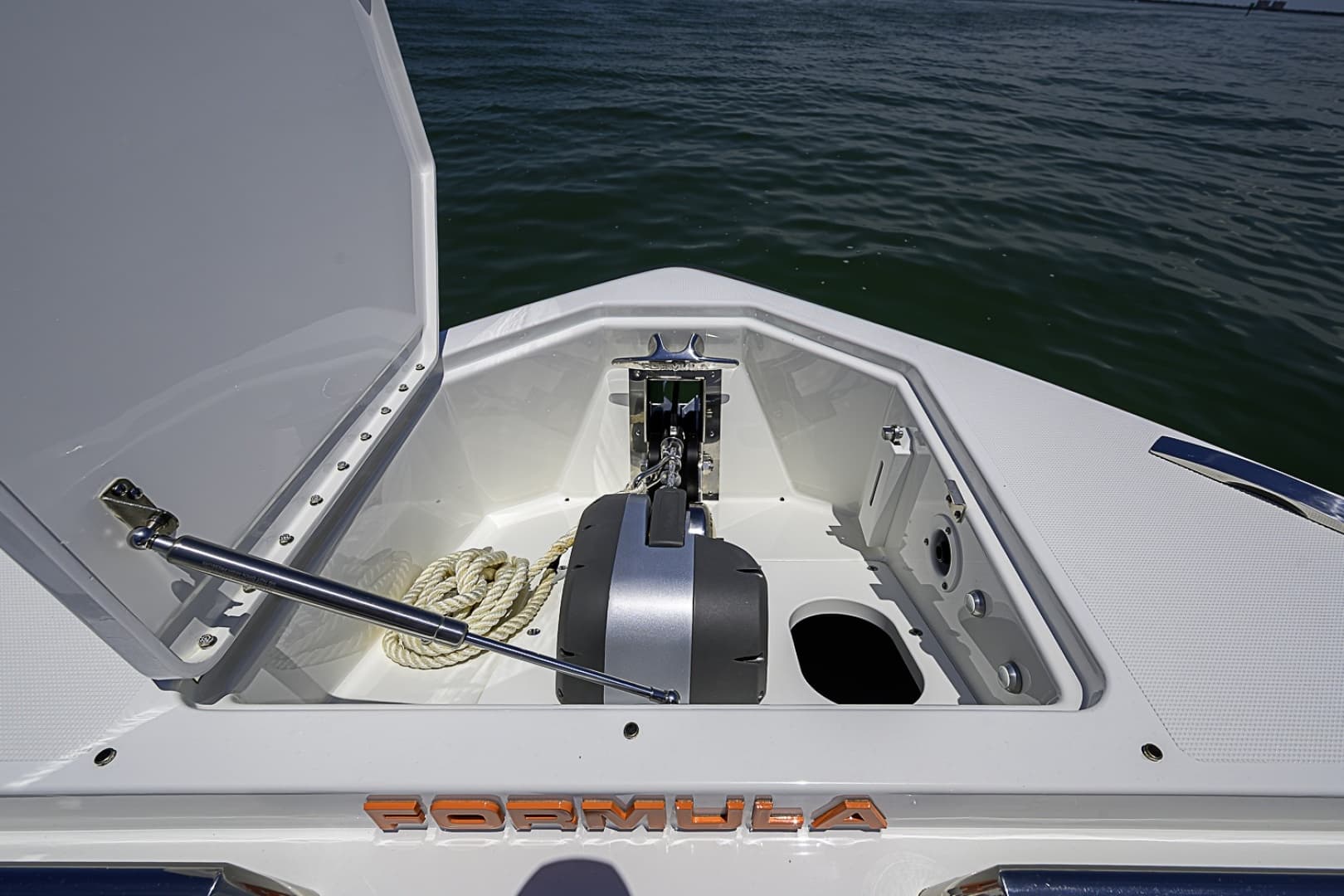 2024 Formula 387 Center Console Fish