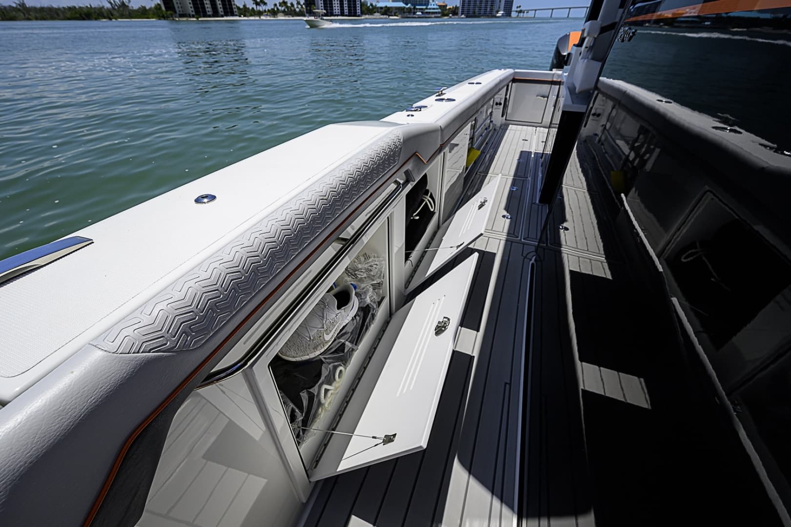 2024 Formula 387 Center Console Fish