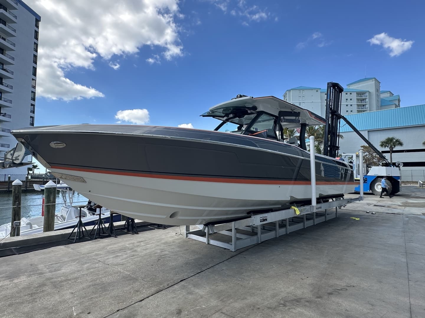 2024 Formula 387 Center Console Fish