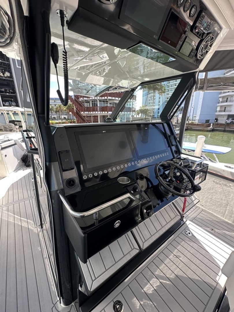 2024 Formula 387 Center Console Fish