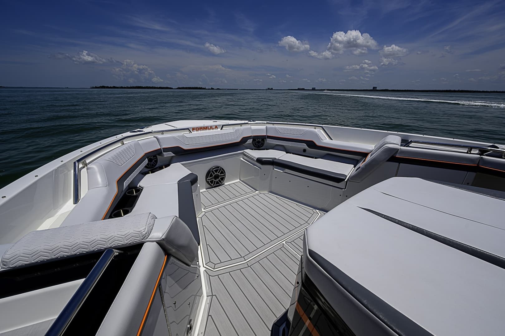 2024 Formula 387 Center Console Fish