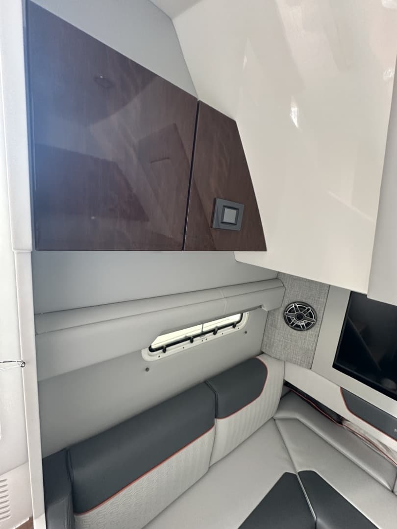 2024 Formula 387 Center Console Fish