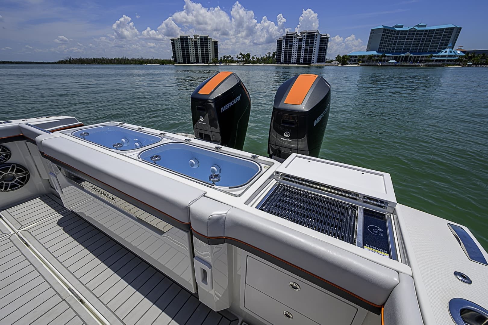 2024 Formula 387 Center Console Fish