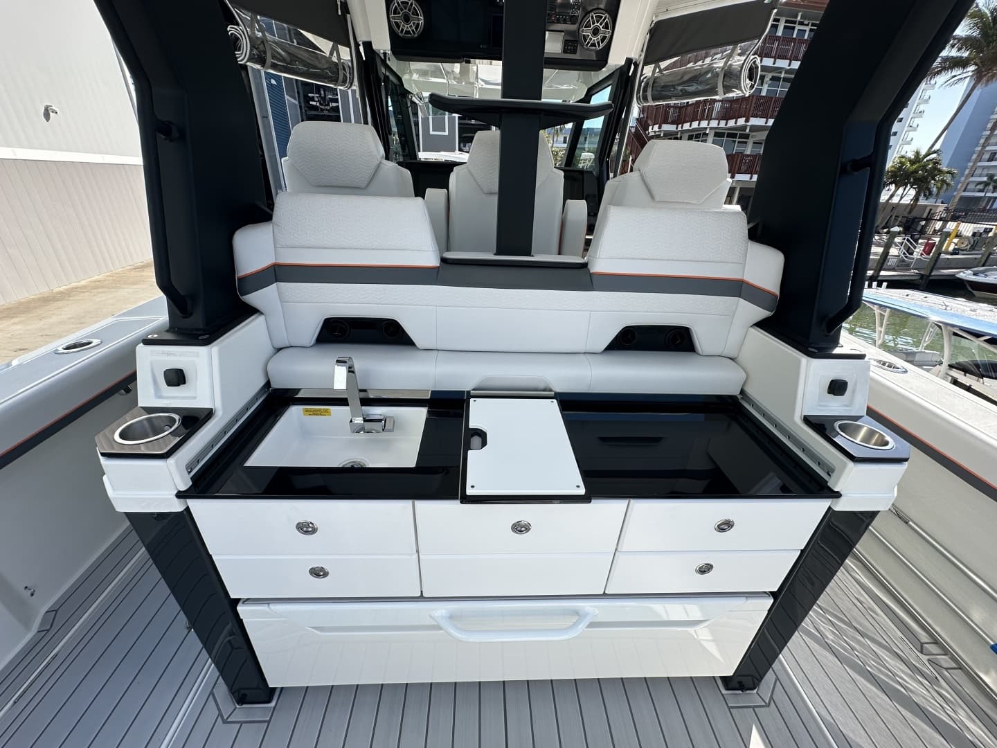 2024 Formula 387 Center Console Fish