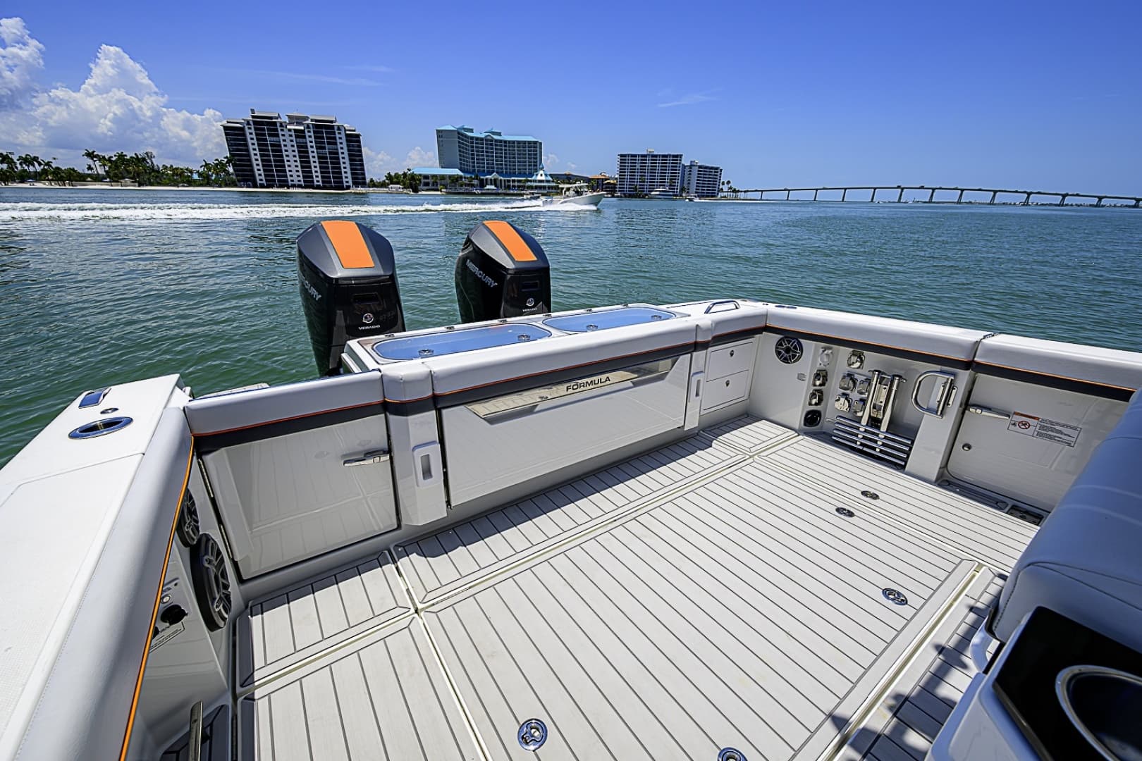 2024 Formula 387 Center Console Fish