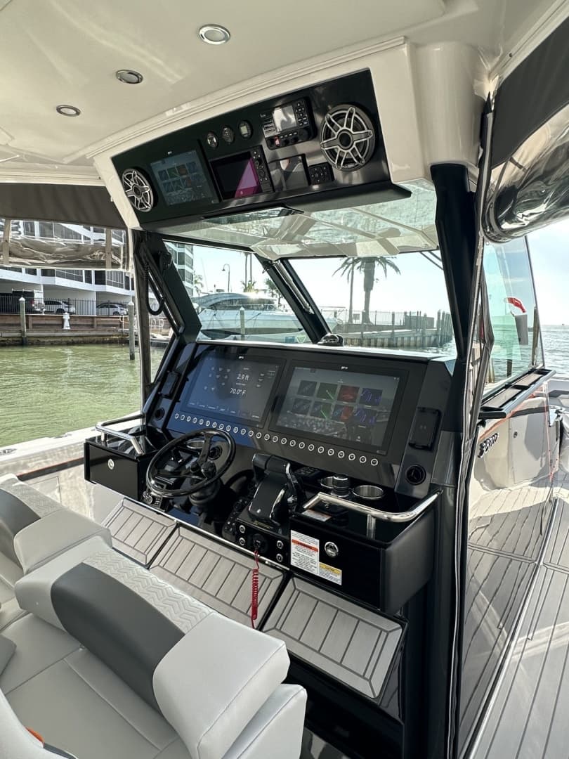 2024 Formula 387 Center Console Fish