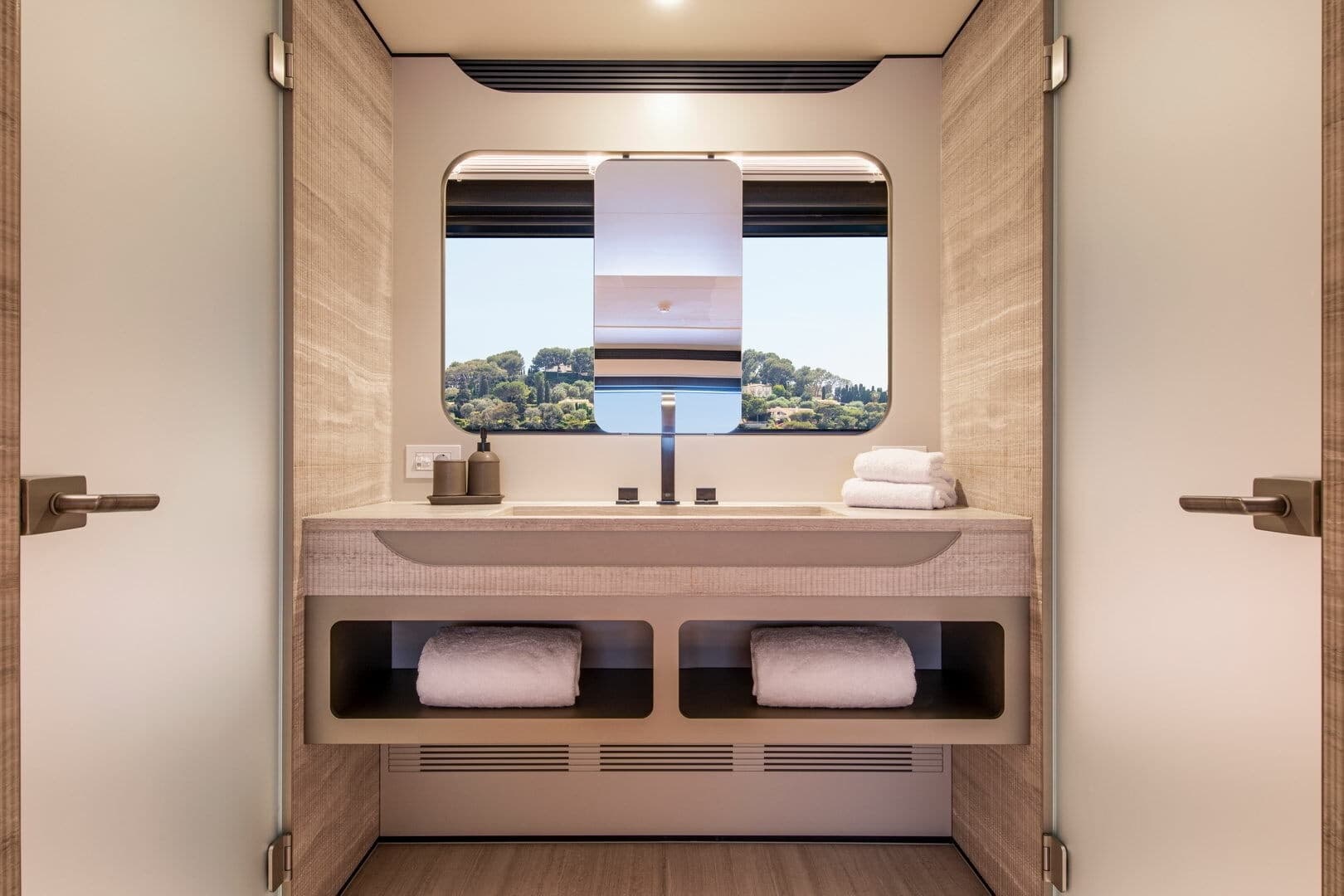 2022 Van der Valk 34M Explorer