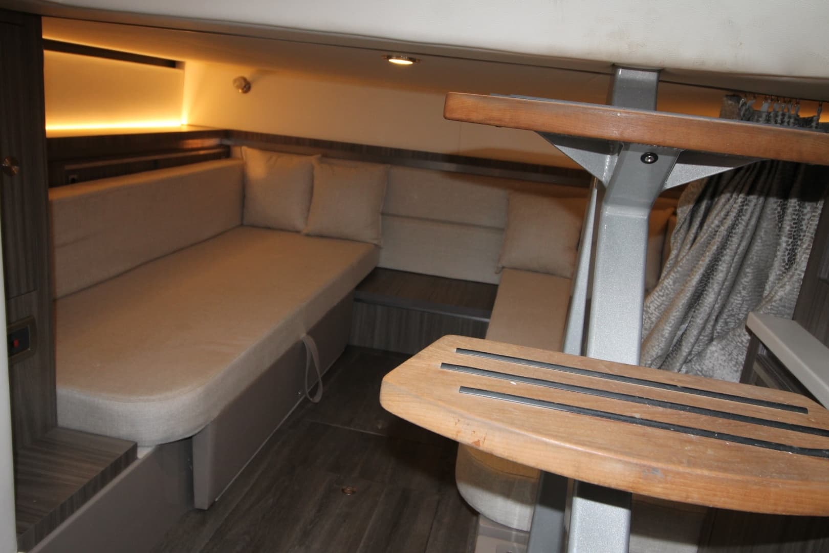 2023 Sea Ray Sundancer 320