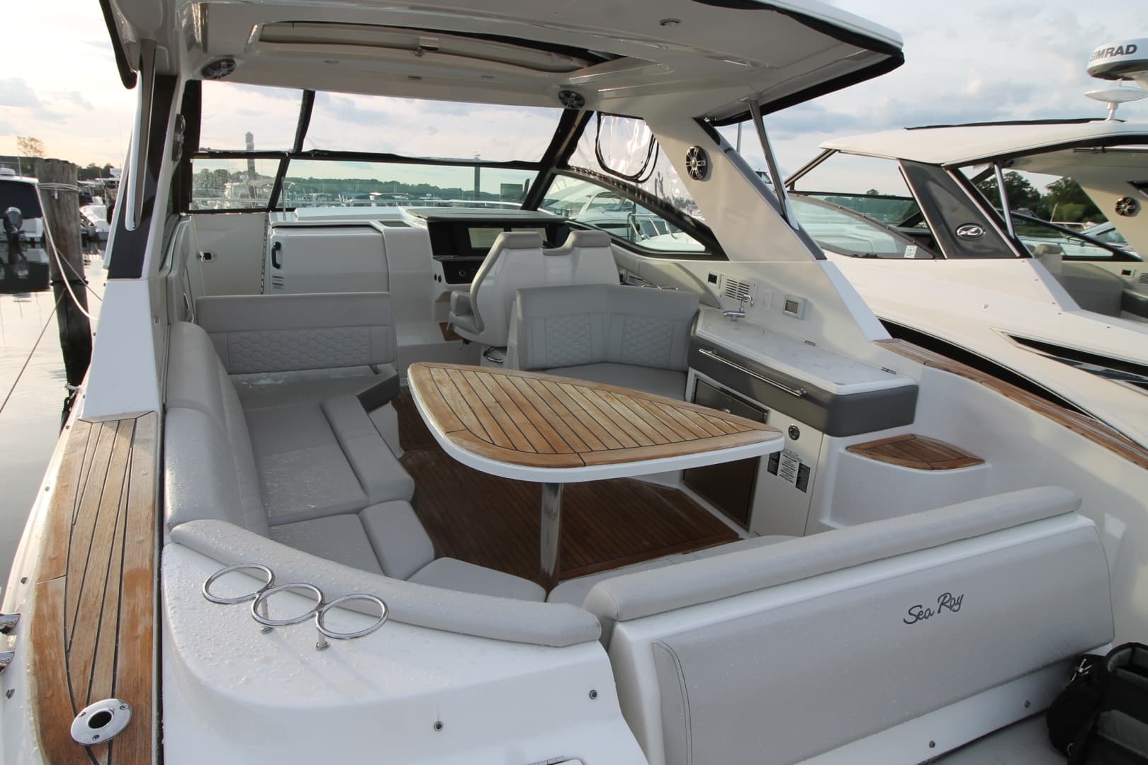 2023 Sea Ray Sundancer 320