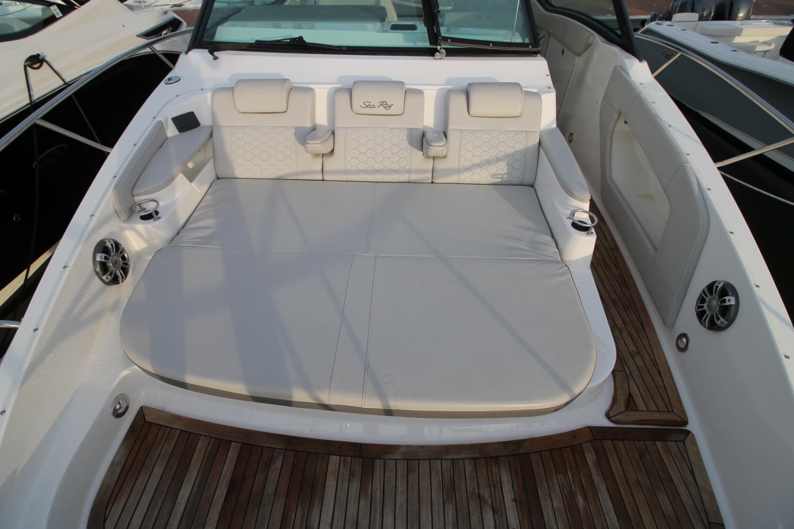 2023 Sea Ray Sundancer 320