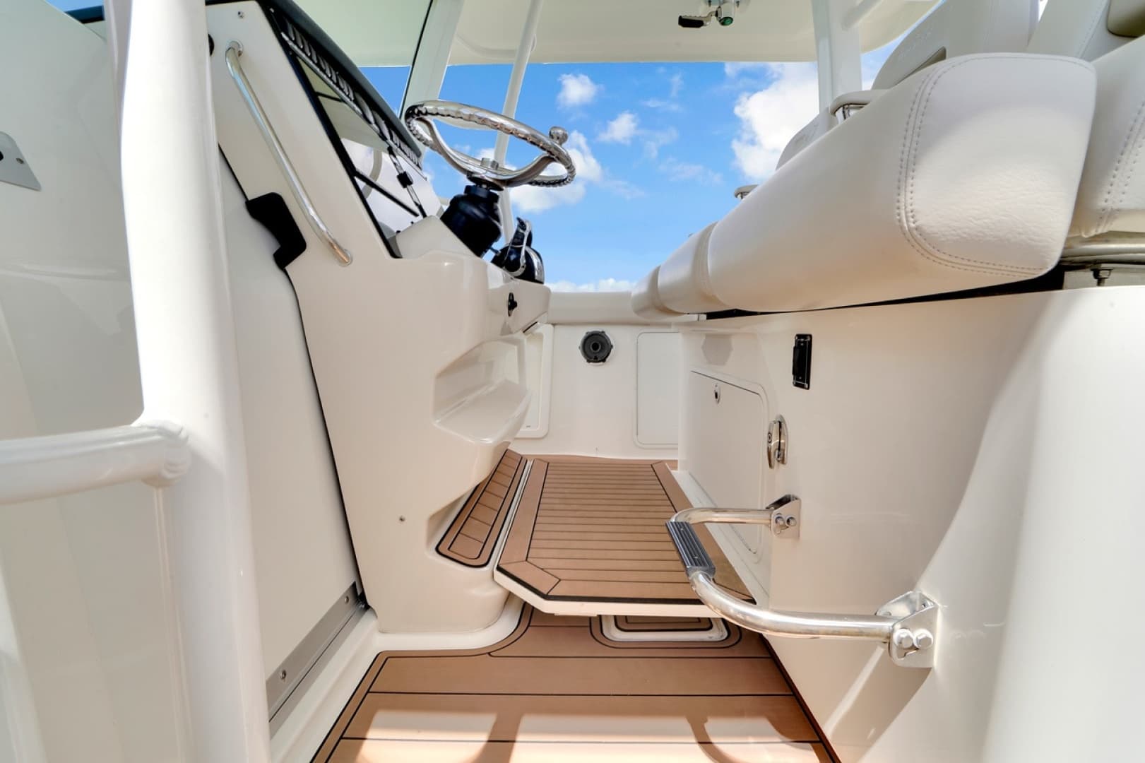 2020 Boston Whaler 380 Outrage