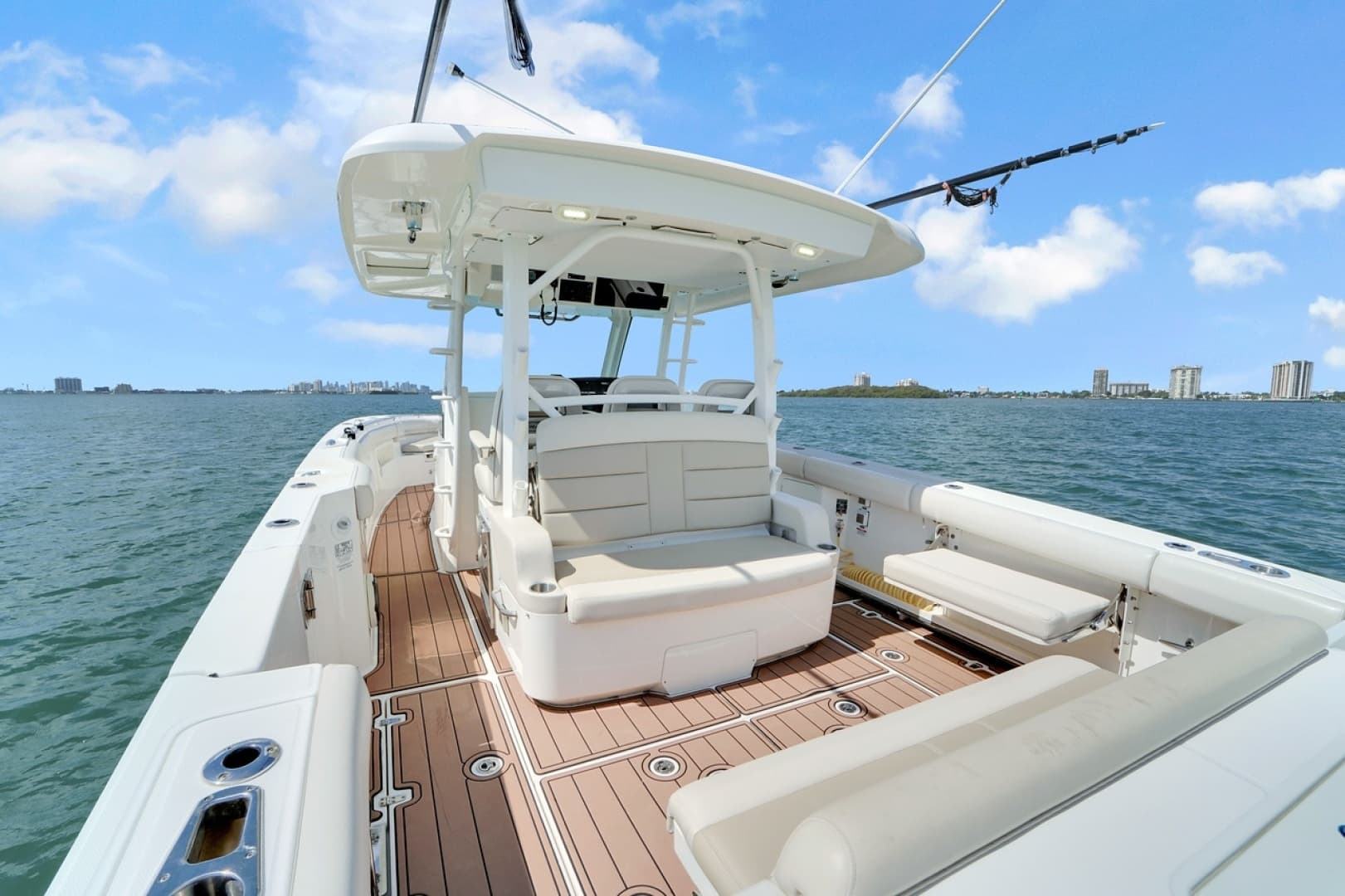 2020 Boston Whaler 380 Outrage