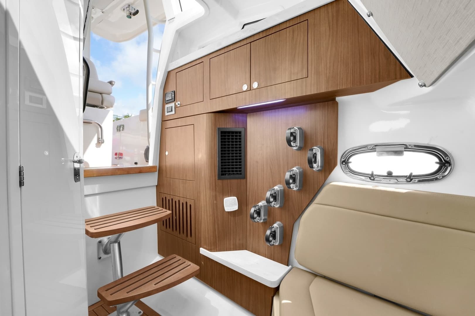 2020 Boston Whaler 380 Outrage