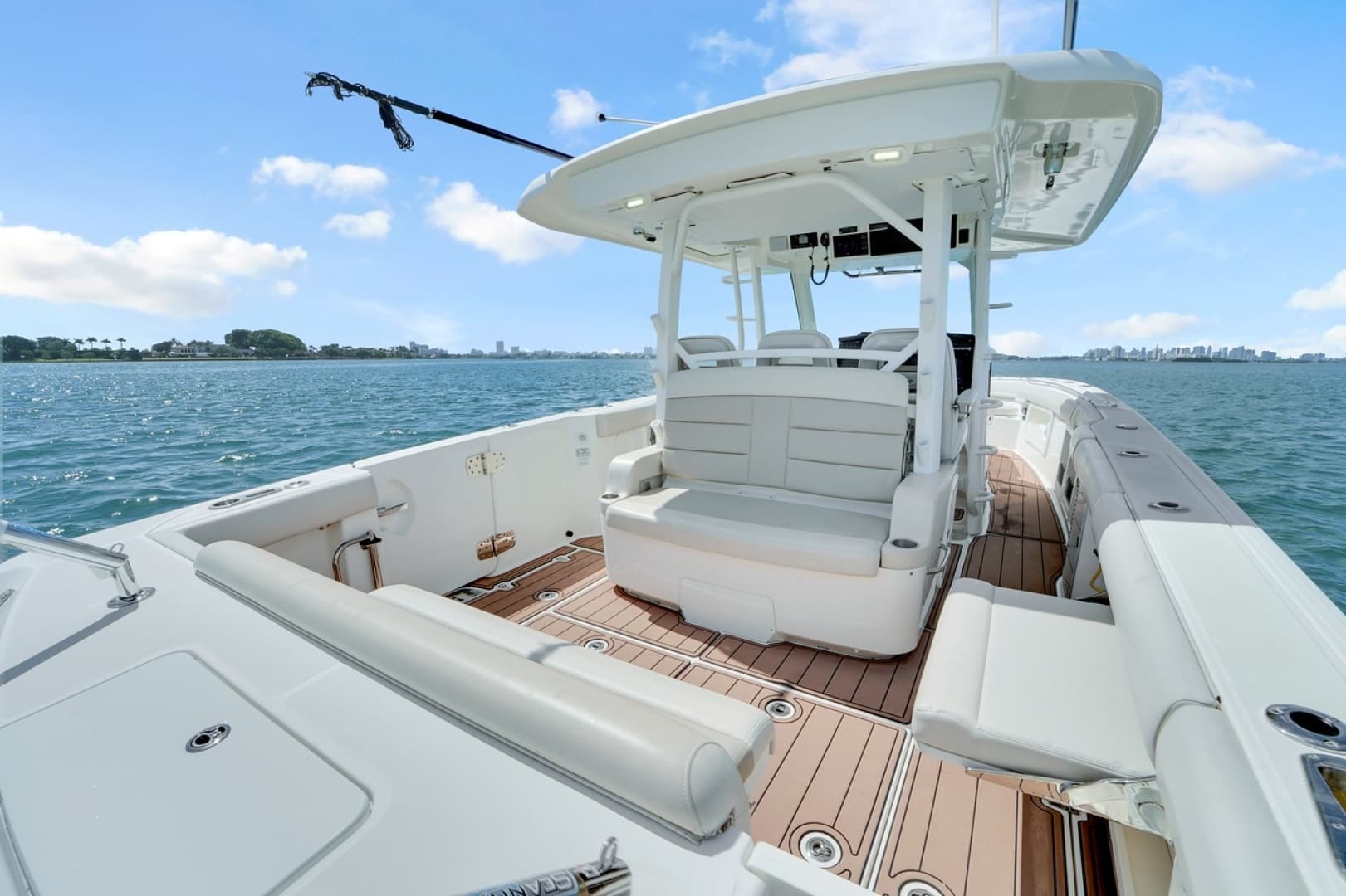 2020 Boston Whaler 380 Outrage