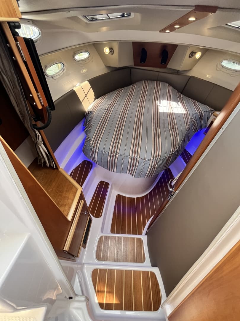 2023 Cutwater 32 Coupe