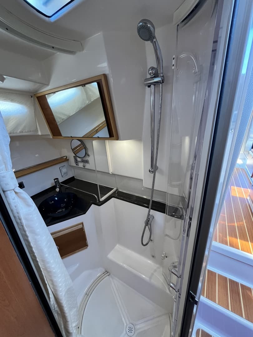 2023 Cutwater 32 Coupe