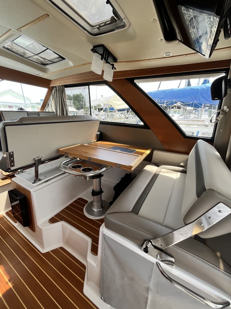 2023 Cutwater 32 Coupe