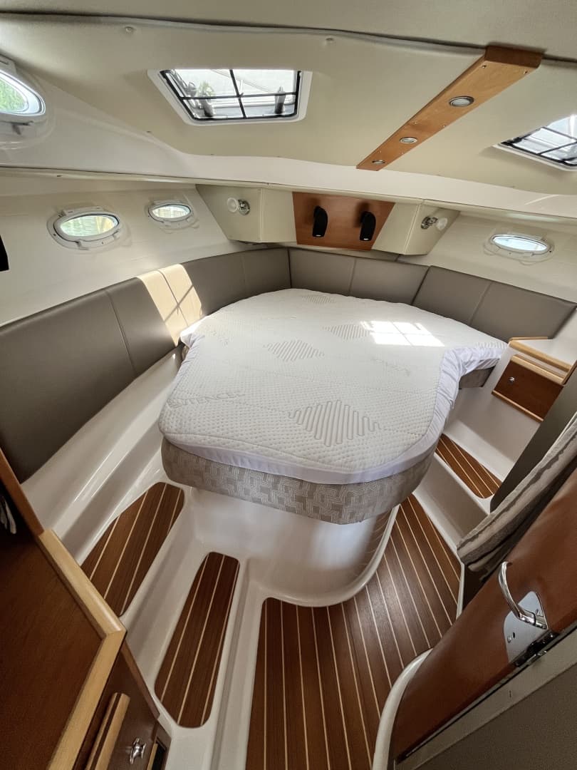 2023 Cutwater 32 Coupe