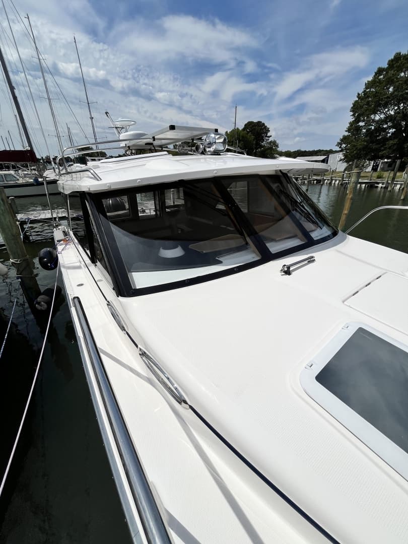 2023 Cutwater 32 Coupe