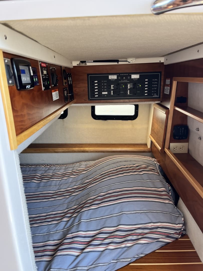 2023 Cutwater 32 Coupe
