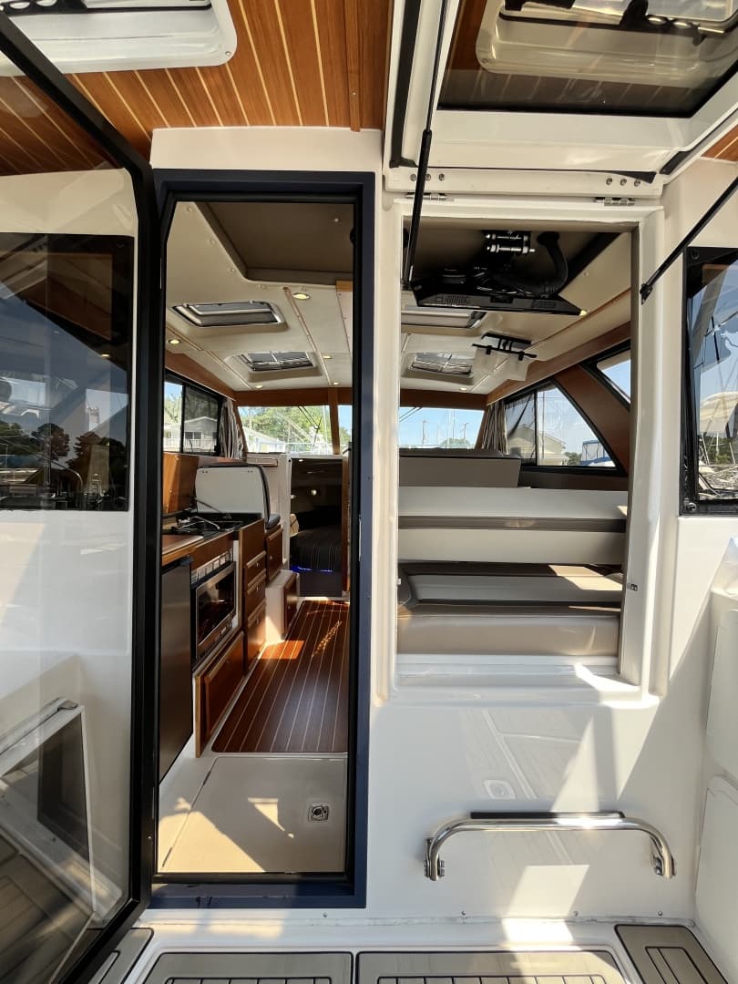 2023 Cutwater 32 Coupe