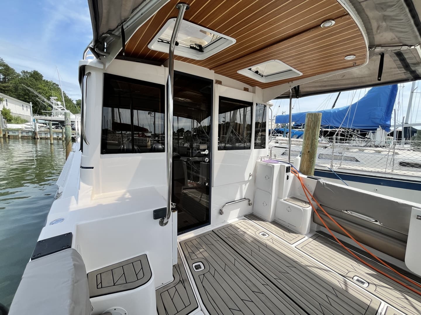 2023 Cutwater 32 Coupe