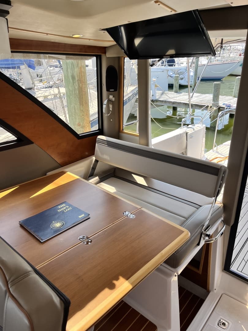 2023 Cutwater 32 Coupe