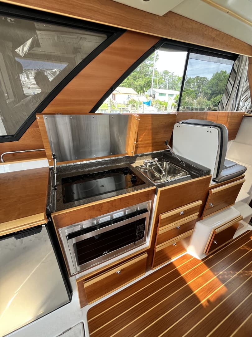2023 Cutwater 32 Coupe
