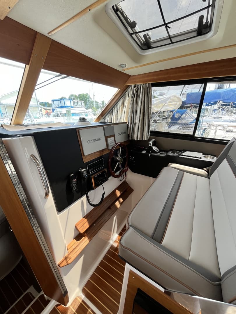 2023 Cutwater 32 Coupe
