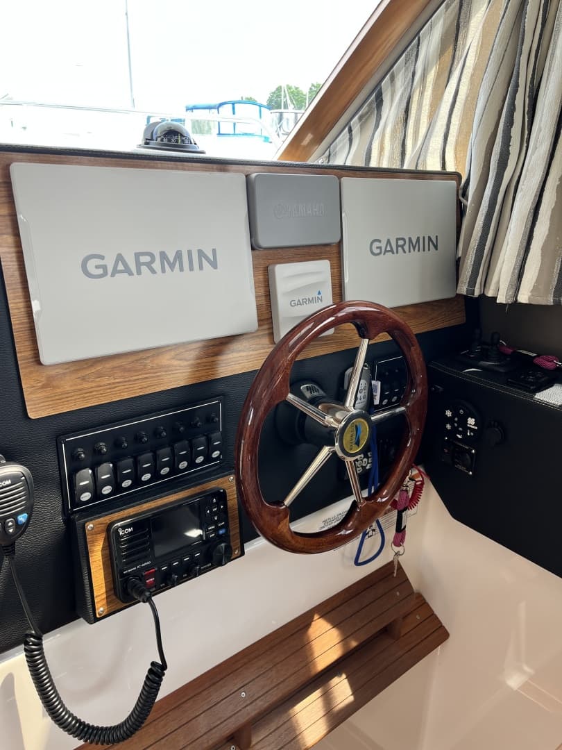 2023 Cutwater 32 Coupe