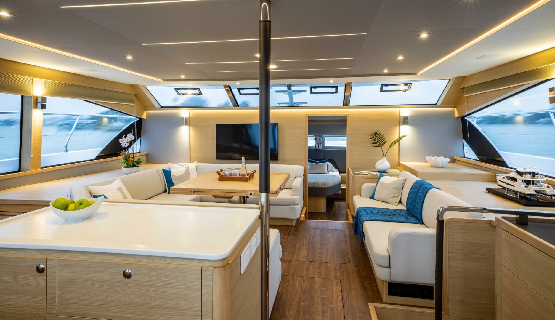 2025 Aquila 54 Yacht