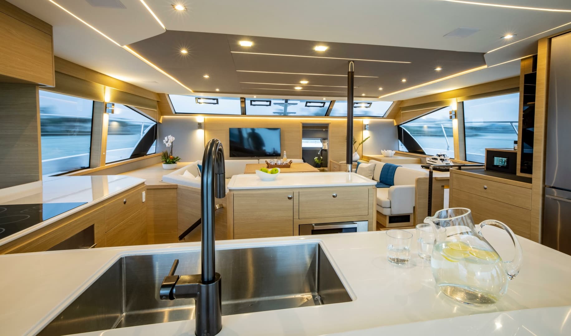 2025 Aquila 54 Yacht