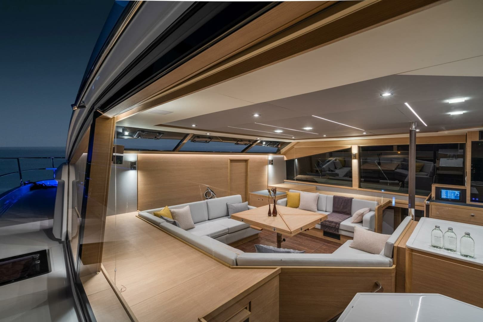 2025 Aquila 54 Yacht