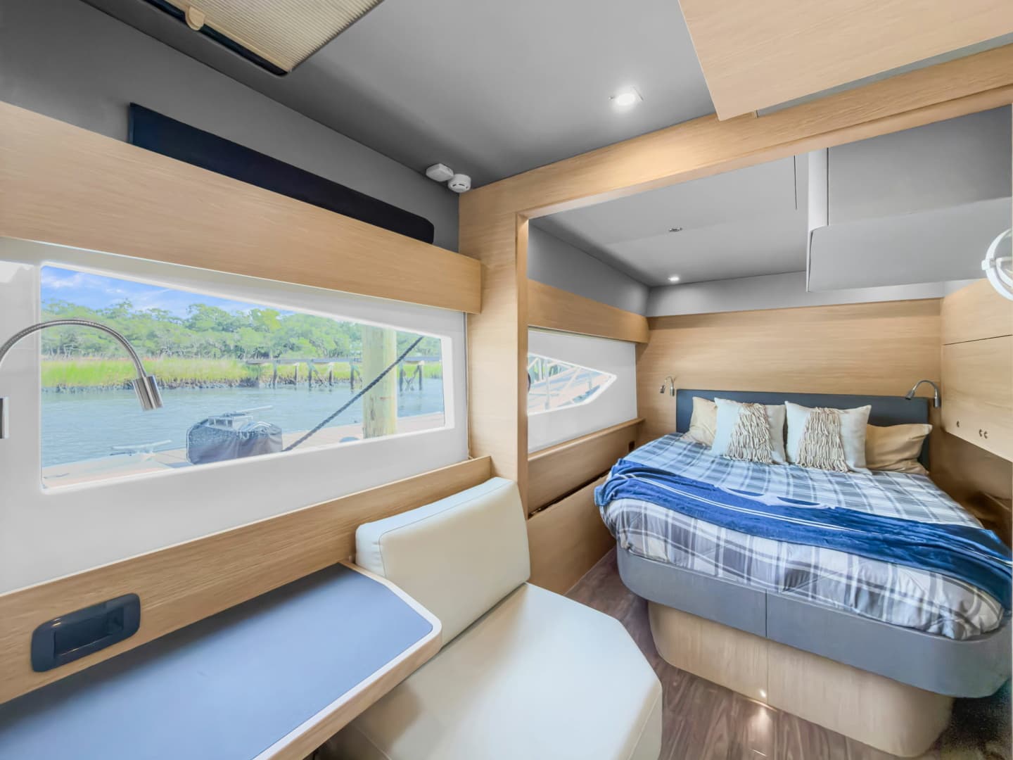 2025 Aquila 54 Yacht