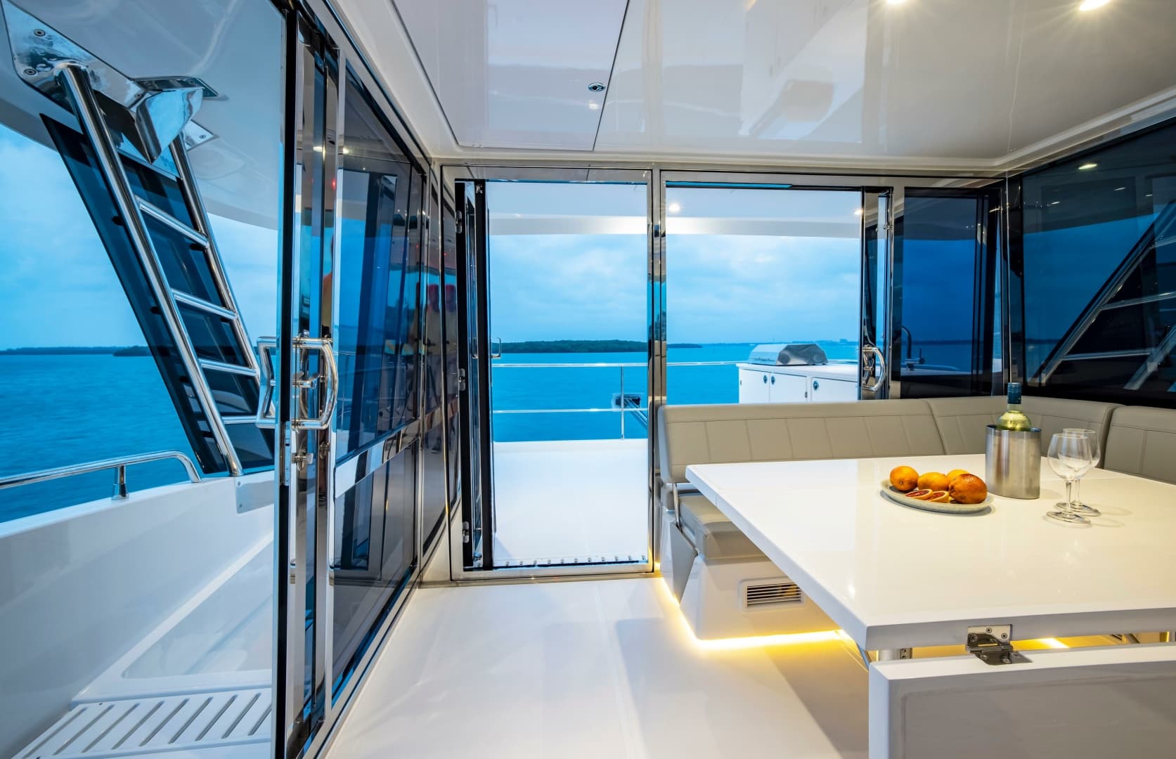 2025 Aquila 54 Yacht