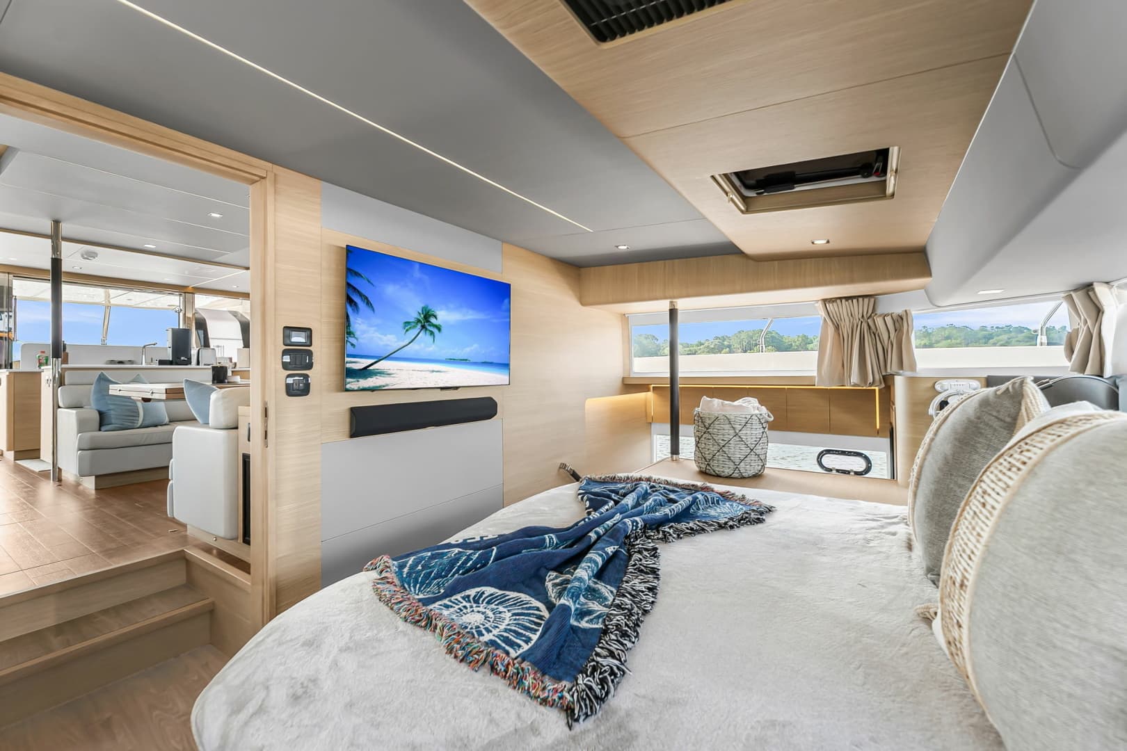 2025 Aquila 54 Yacht
