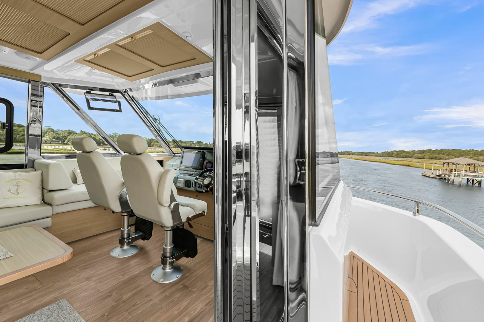 2025 Aquila 54 Yacht