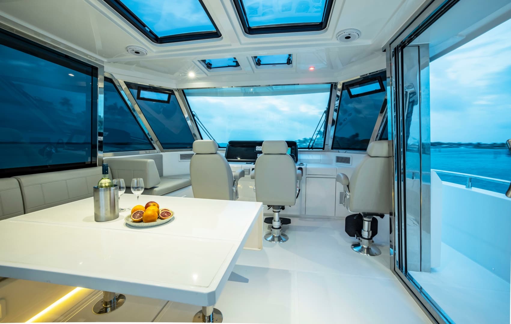 2025 Aquila 54 Yacht