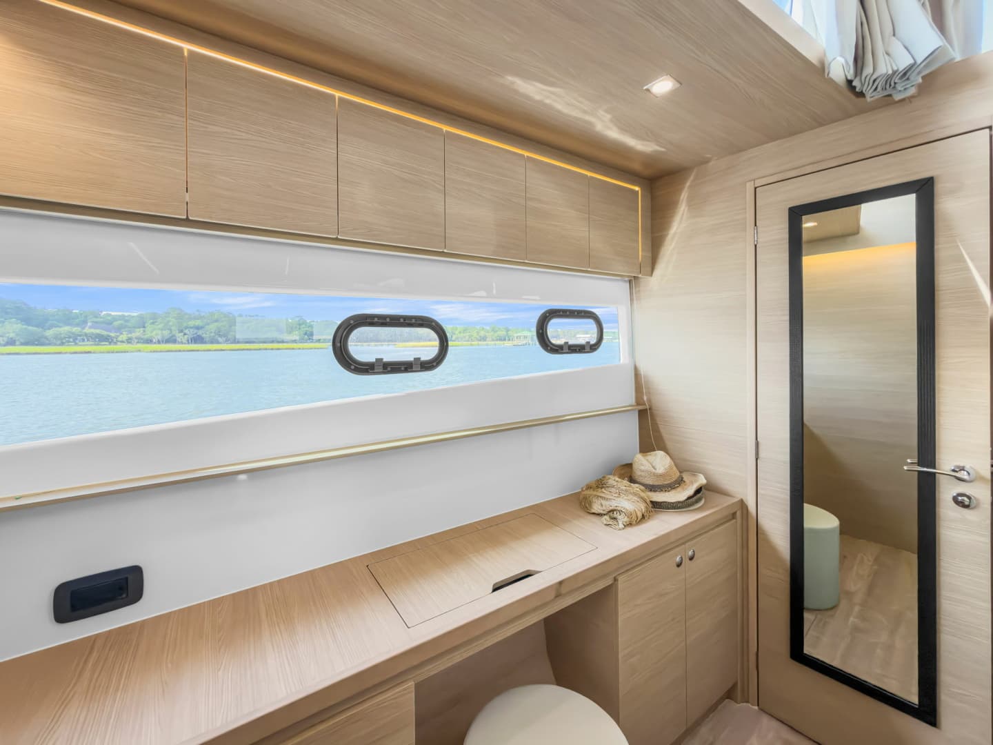 2025 Aquila 54 Yacht