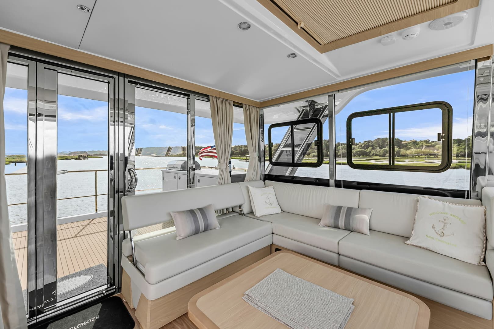 2025 Aquila 54 Yacht