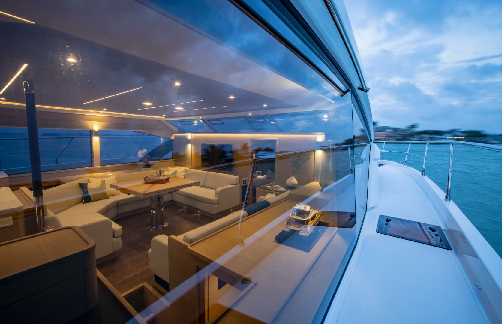 2025 Aquila 54 Yacht