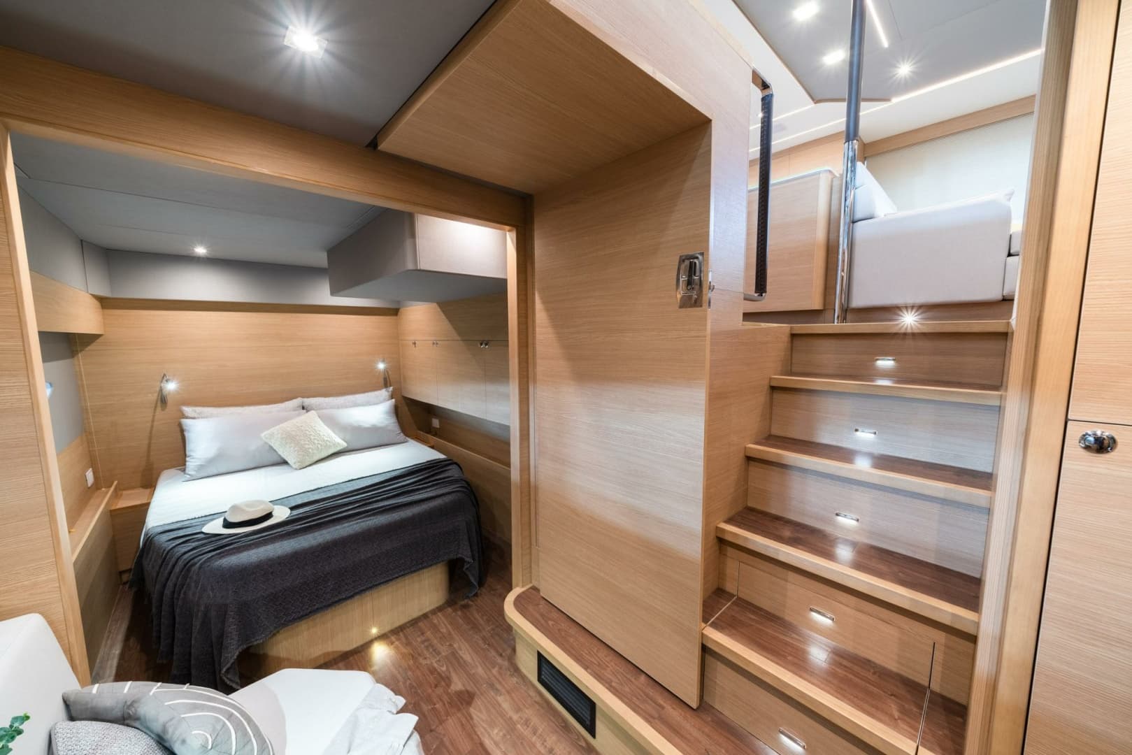 2025 Aquila 54 Yacht
